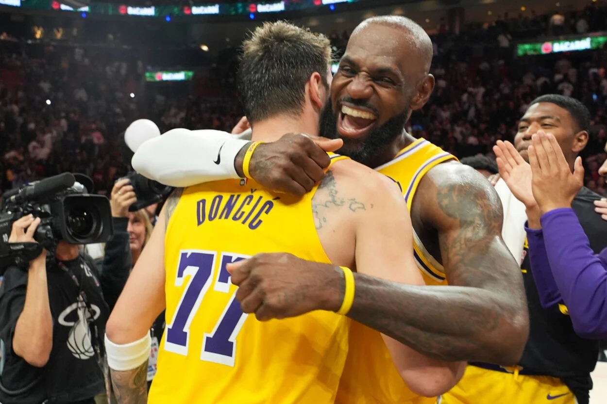 Luka Doncic anota 60 y LeBron iguala récord de Parish