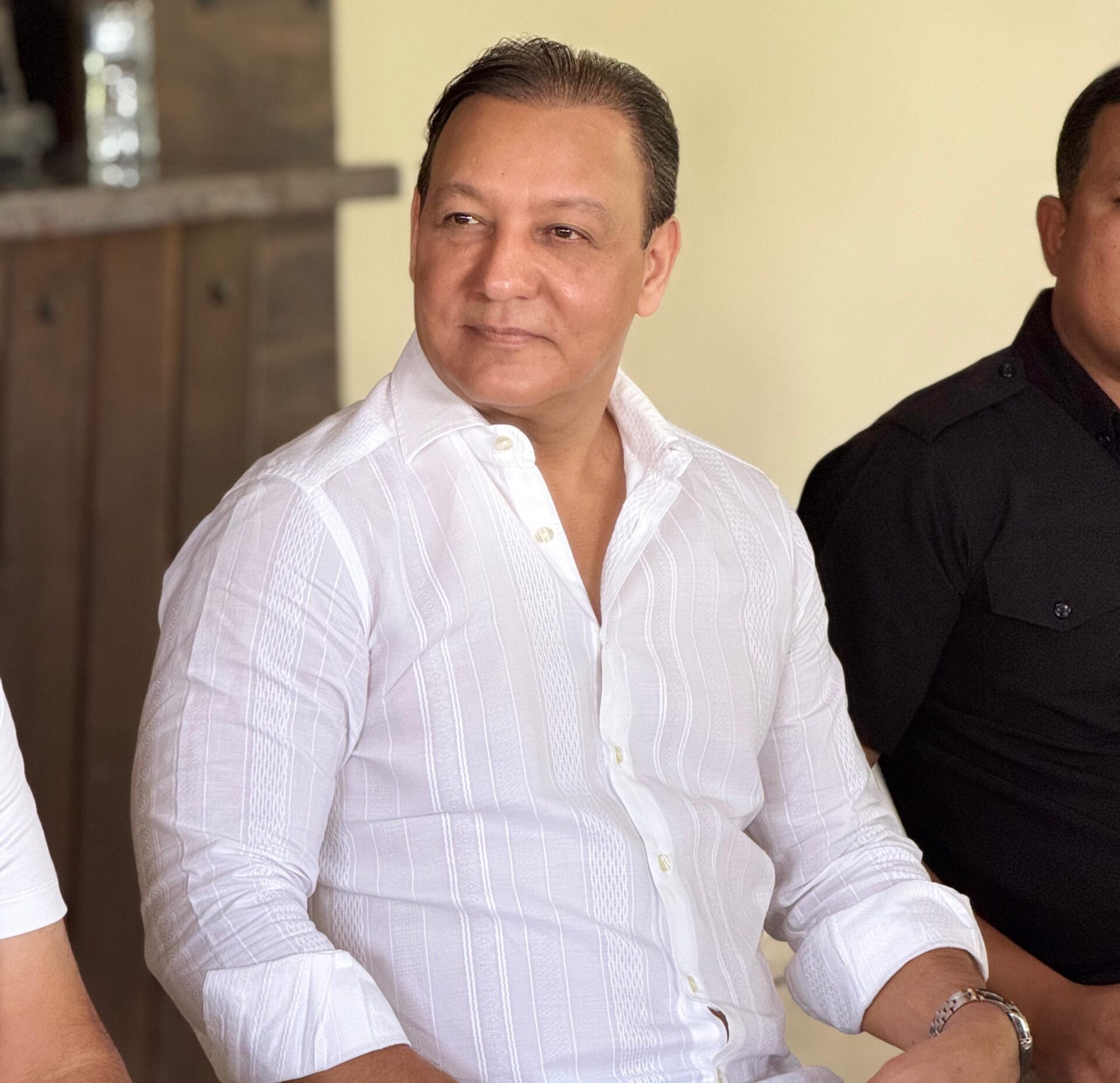 Abel Martínez "Gobierno solo sabe sacarle dinero al pueblo”