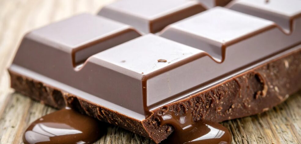 Roban un camión con 12 toneladas de chocolates en Europa