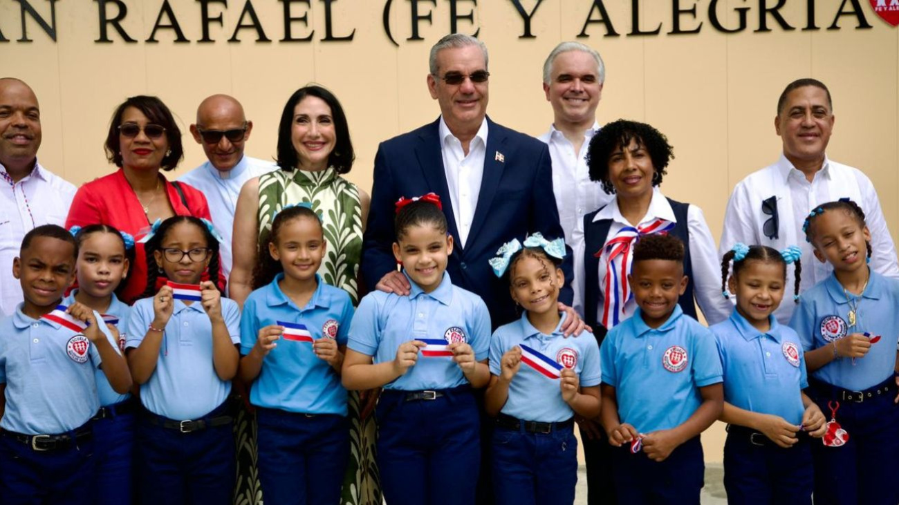Abinader inaugura escuela con capacidad para 800 estudiantes