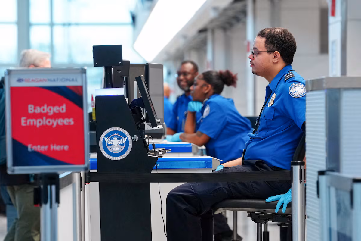 100 mil funcionarios federales tienen un mes sin cobrar