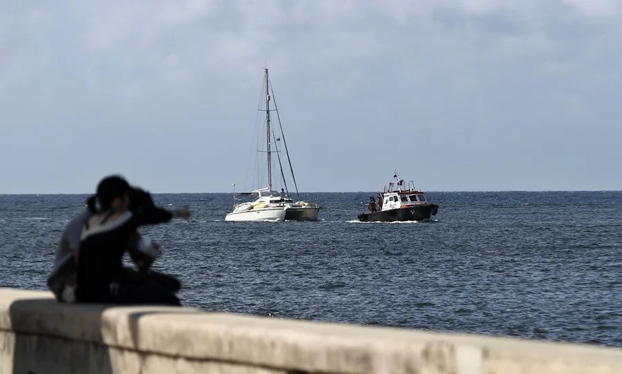 Trump dice que no le importa que Cuba reciba petróleo ruso