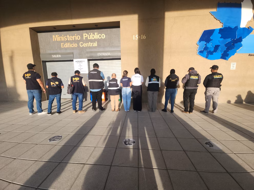 La policía y la fiscalía ejecutan operativos contra