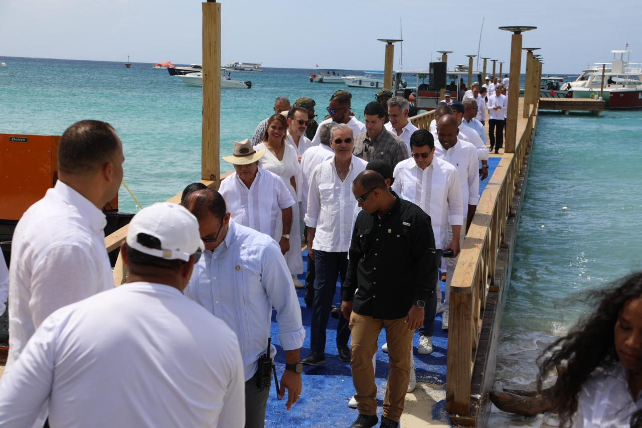 Abinader deja iniciados trabajos del Club de Playa