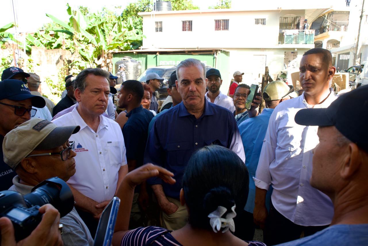 Abinader visita zonas impactadas en Gaspar Hernández