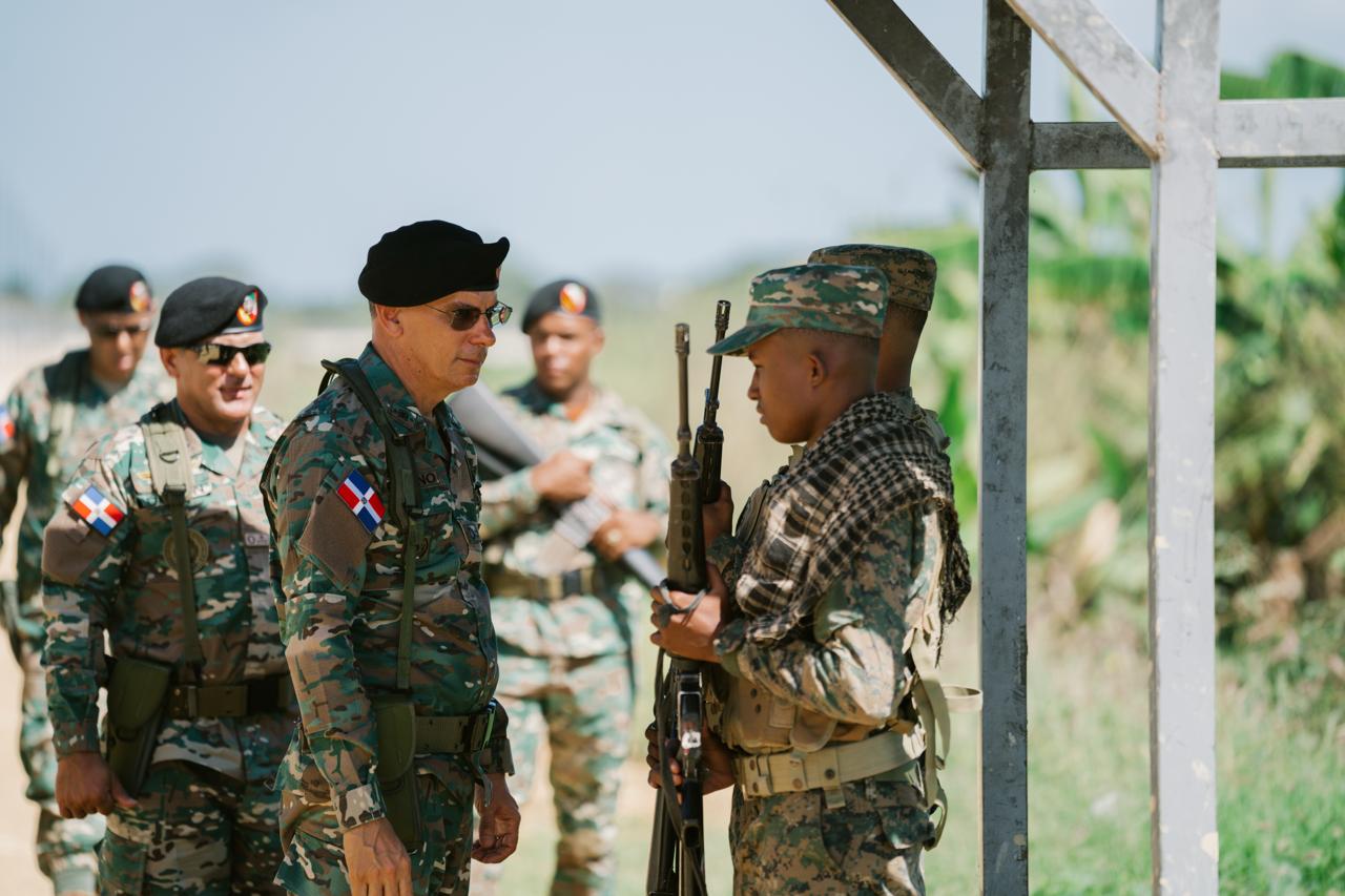 Comandante General del Ejército recorre la frontera