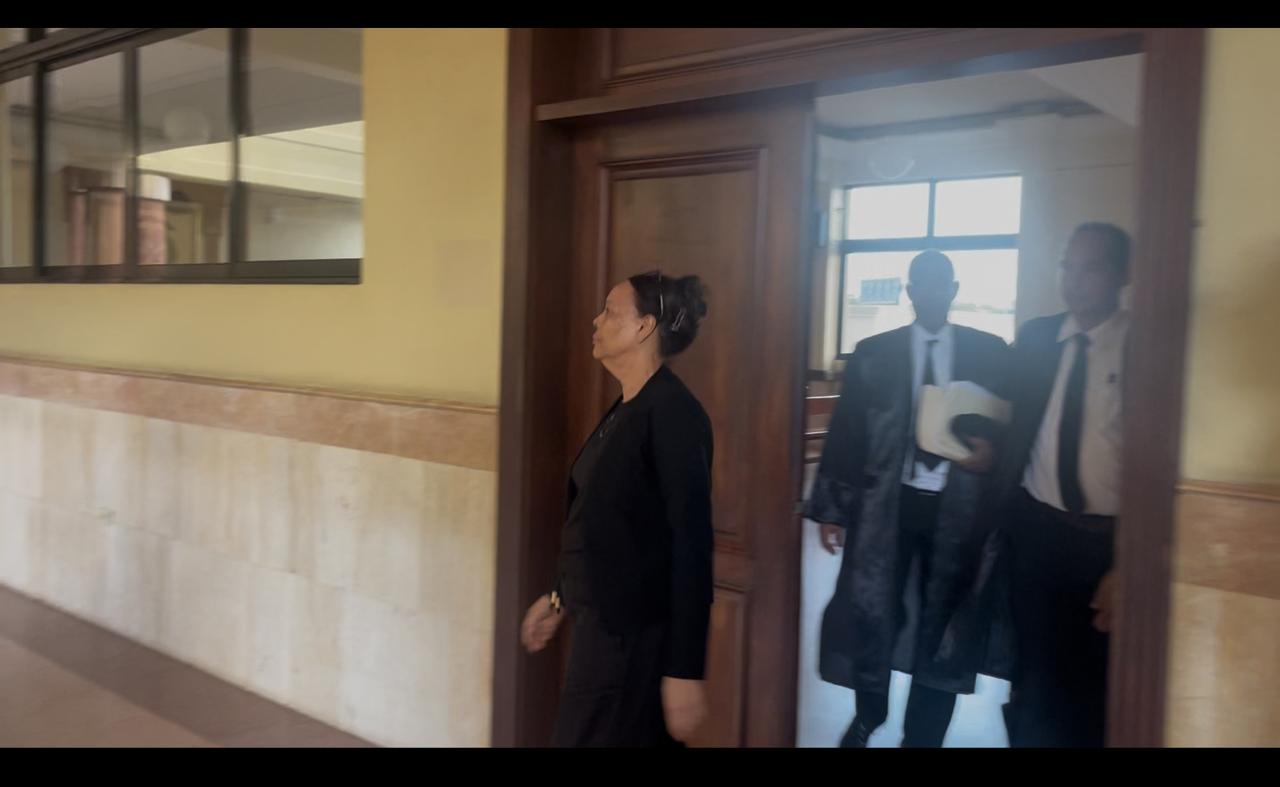 Tribunal absuelve a profesora acusada de pagar asesinato