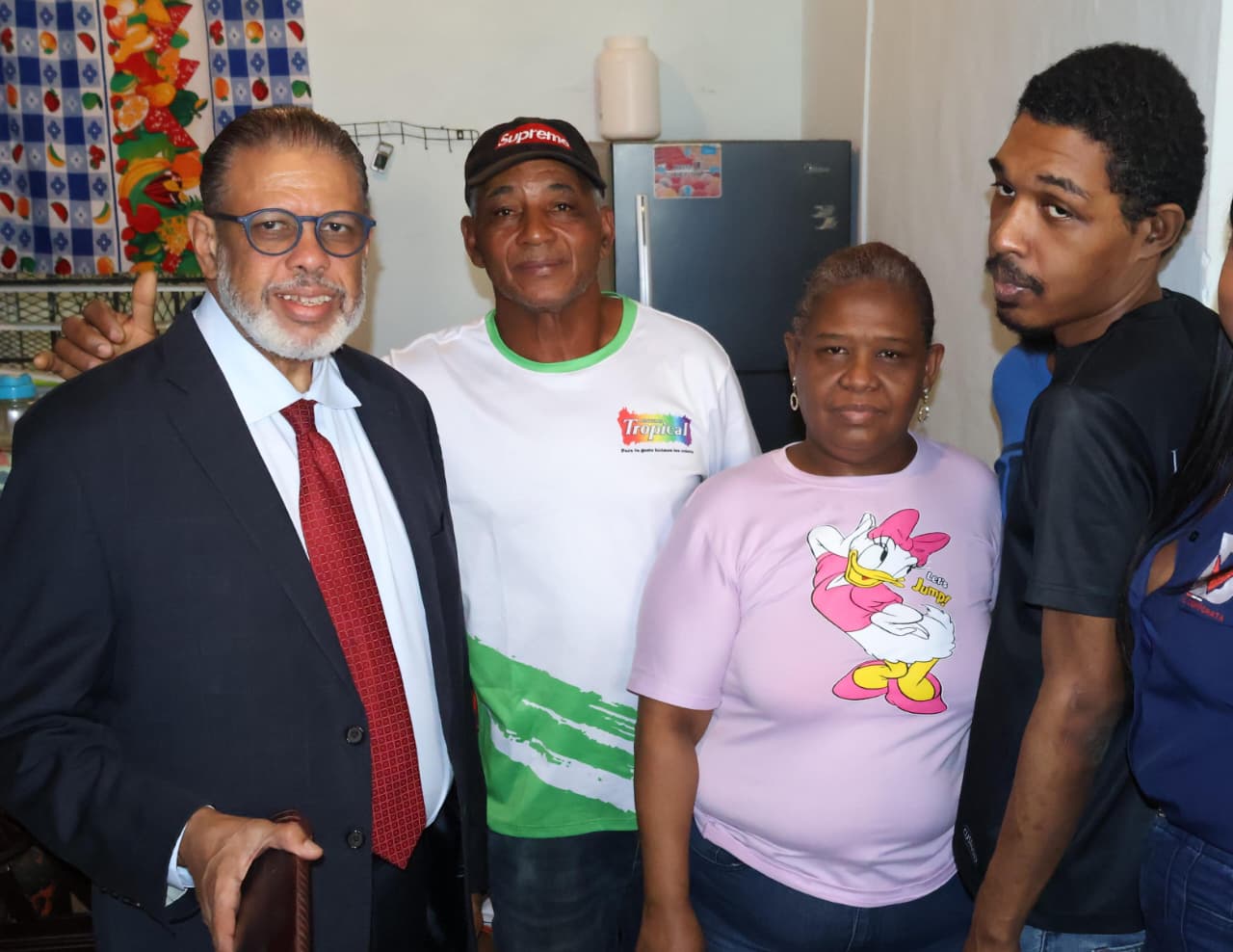 Desarrollo de la Comunidad entrega casa remozada