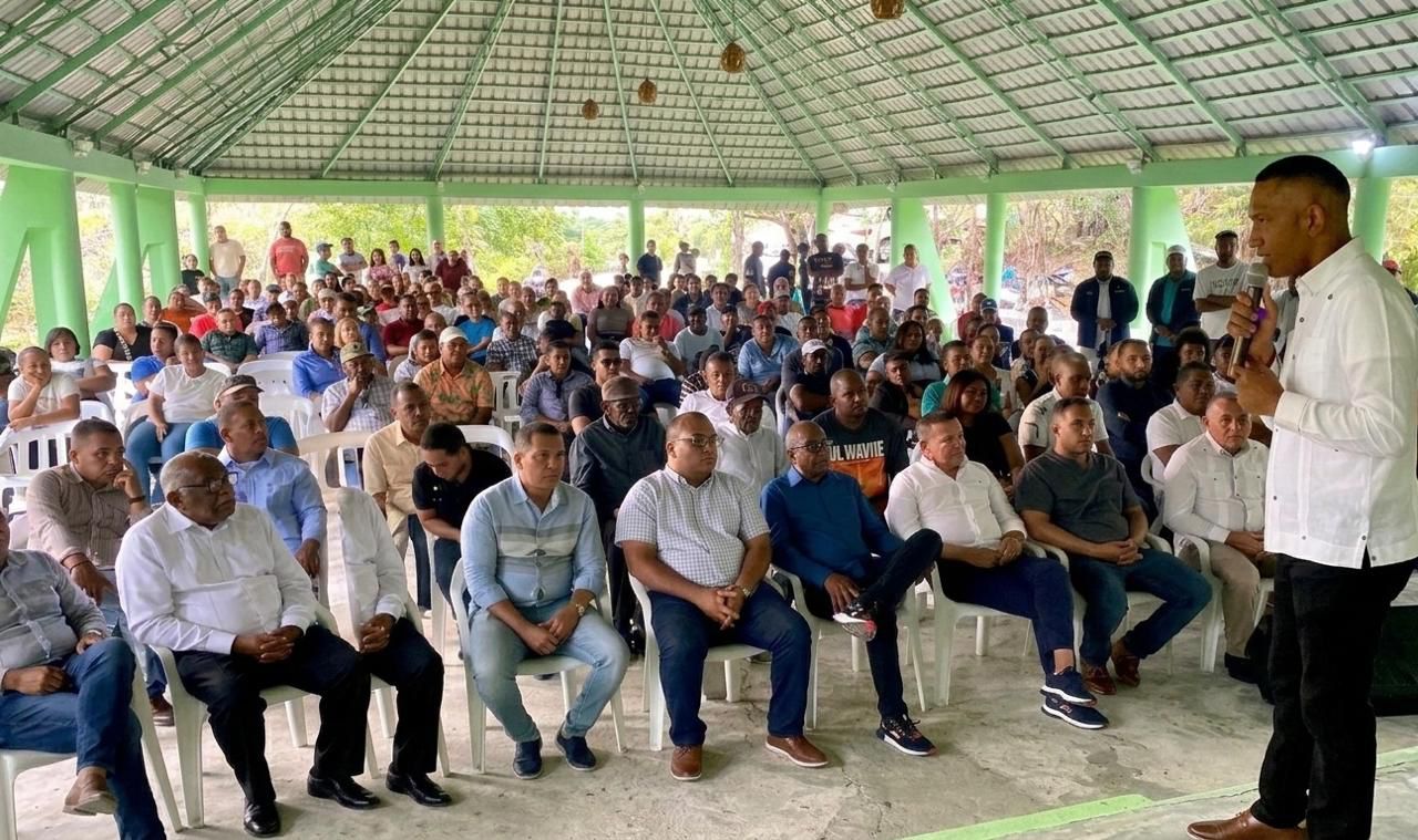 Sandy Báez anuncia respaldo a David Collado