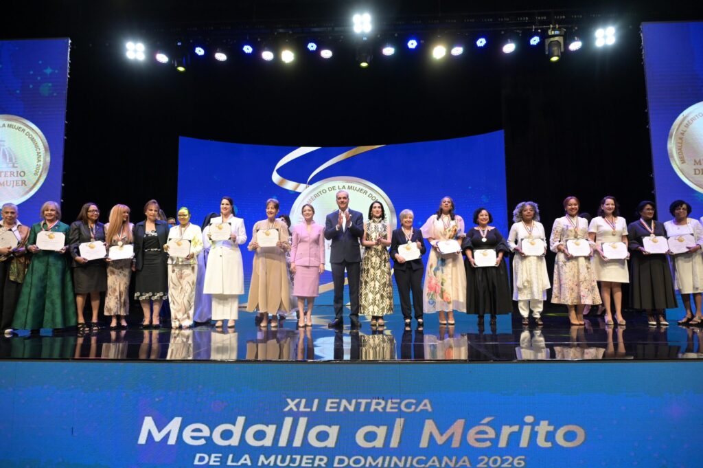 Entregan la Medalla al Mérito de la Mujer a 22 mujeres