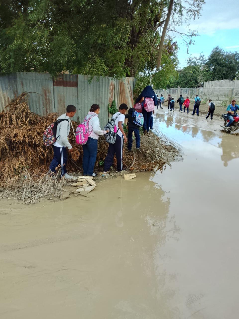 18 sectores de Santiago Oeste exigen arreglo de calles