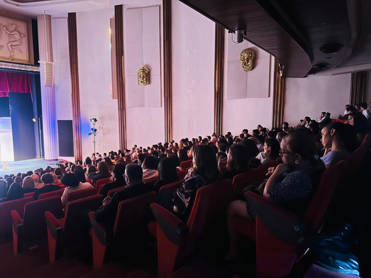 Obra teatral “La Verdad” a casa llena este viernes 13
