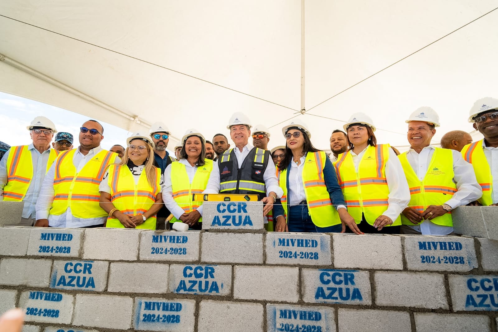 Ministro Ito Bisonó deja iniciados trabajos de construcción del Centro de Corrección y Rehabilitación en Azua