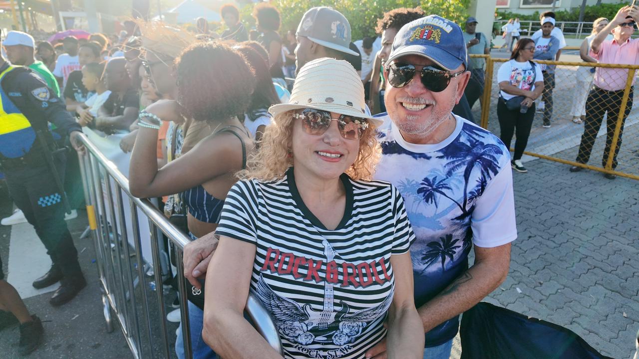 Pareja mexicana vive por primera vez el Carnaval dominicano