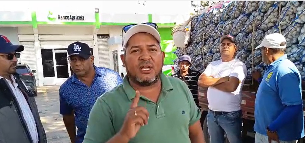 Productores de ajo en Constanza protestan frente
