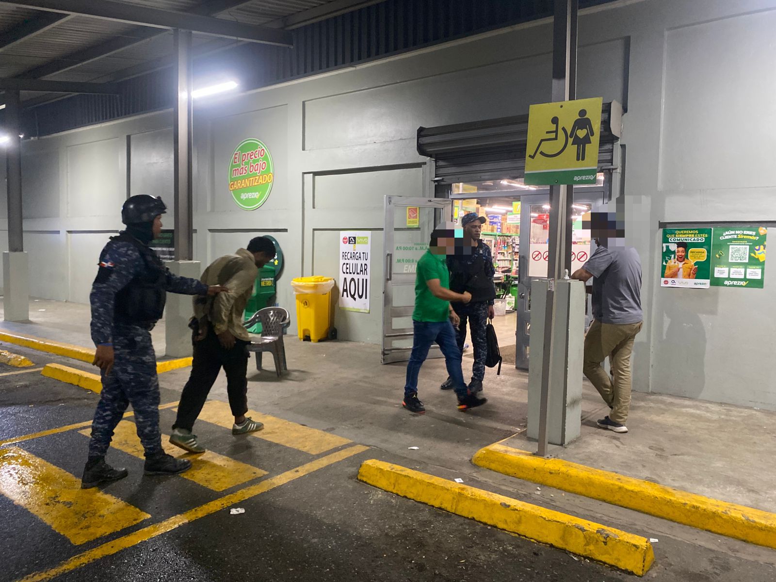 Policía frustra intento de robo en comercio en Villa Mella