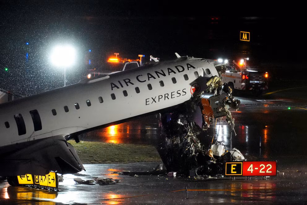 Encuentran la caja negra del avión de Air Canada