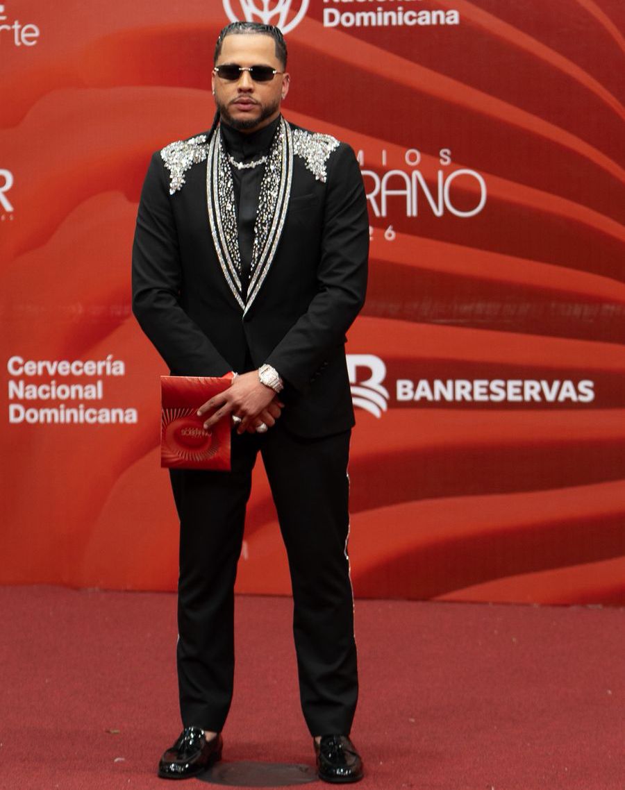EthanAlexx deslumbra en la alfombra roja de los Premios Soberano 2026 con un estilo propio y auténtico