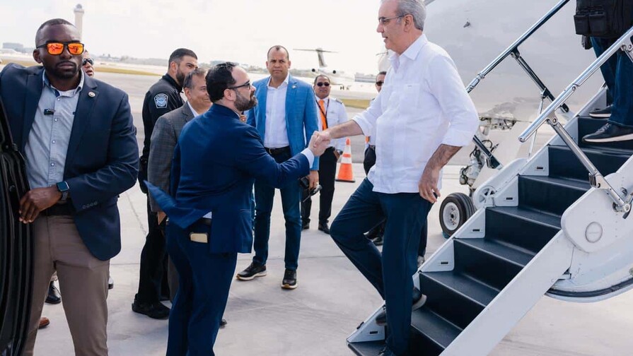 Abinader llega a Miami para participar en cumbre