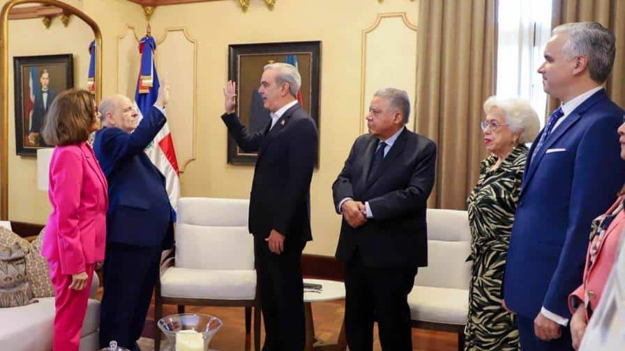 Abinader ha otorgado 22 naturalizaciones privilegiadas