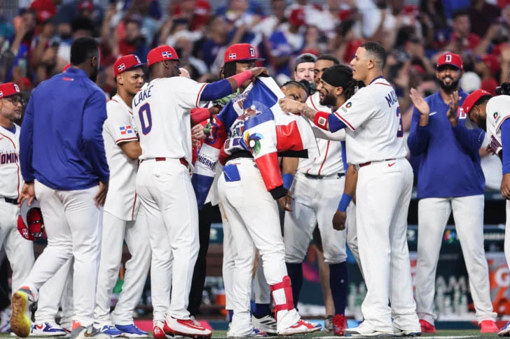 República Dominicana brilla en el Clásico Mundial y avanza tras derrotar a Venezuela 7-5