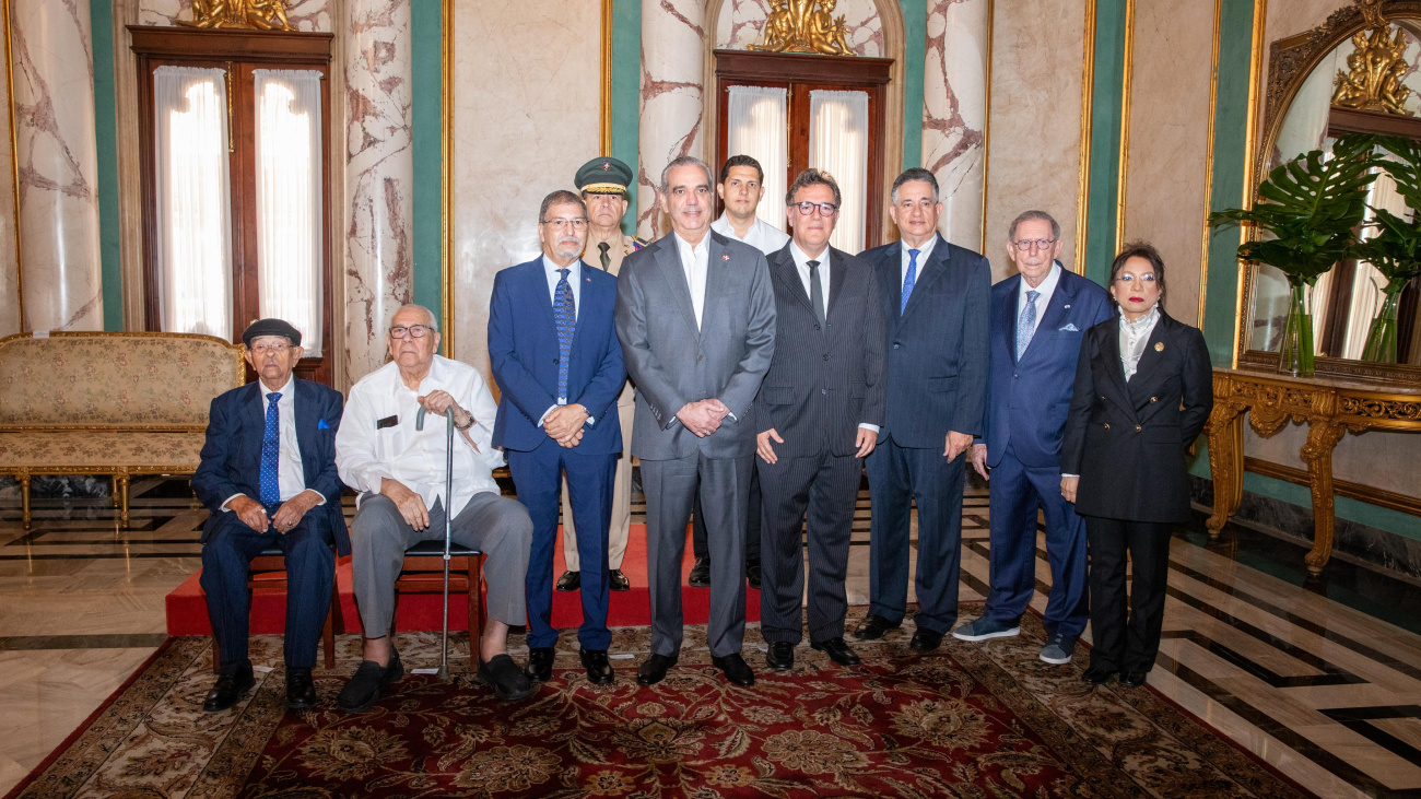 Abinader juramenta comisión para el funcionamiento del Museo