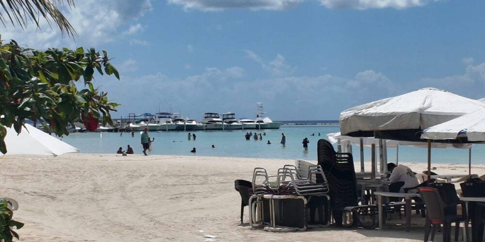Semana Santa arranca más lenta en Boca Chica que otros años