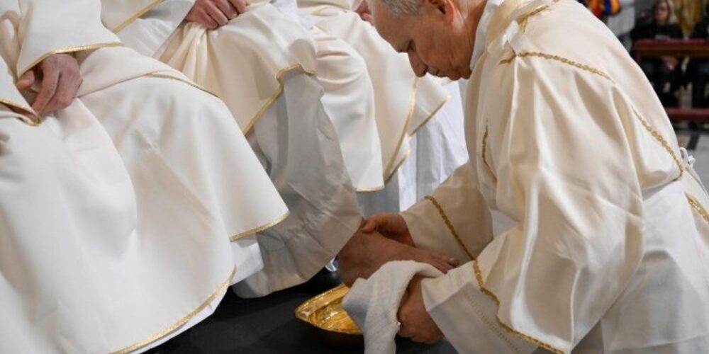 Papa lamenta una humanidad "de rodillas" por la brutalidad