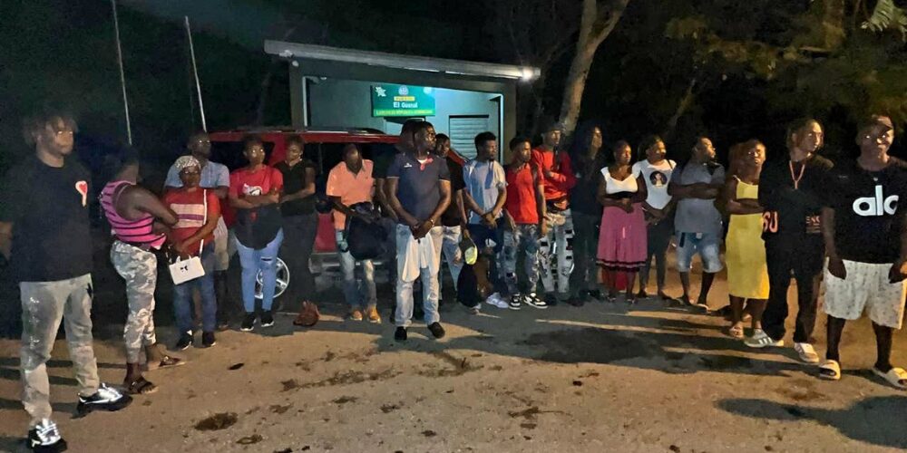 Detienen 23 haitianos en condición migratoria irregular