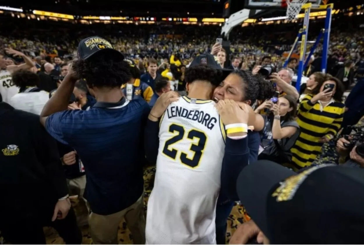 Yaxel Lendeborg rinde homenaje a su madre tras el campeonato de la NCAA con Michigan