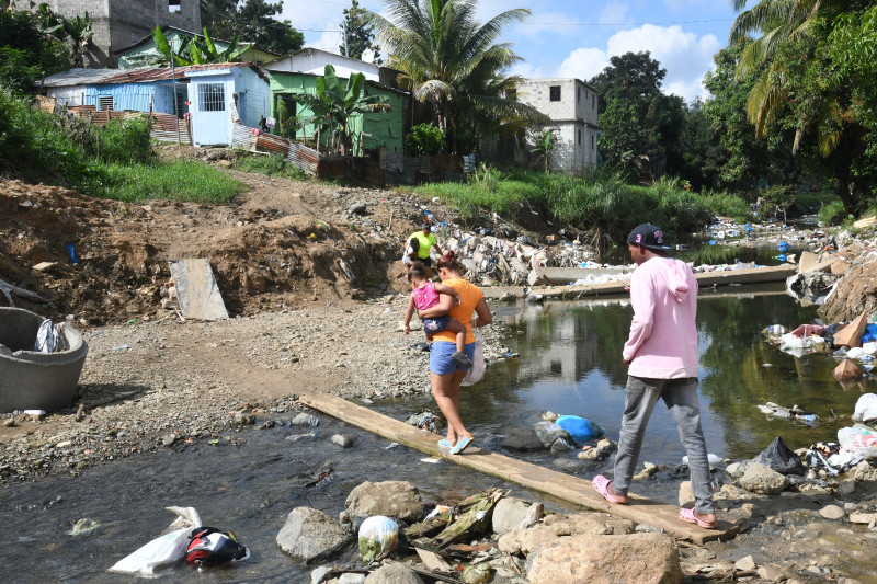 Hallan hombre sin vida en el río Lebrón