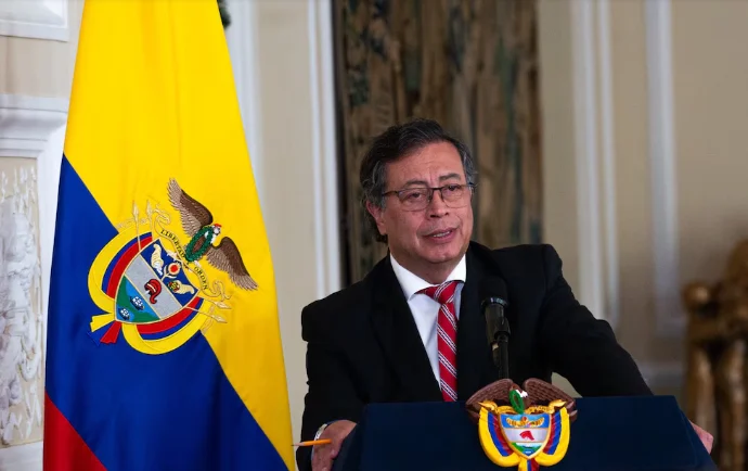 Ecuador impone aranceles del 100% a Colombia