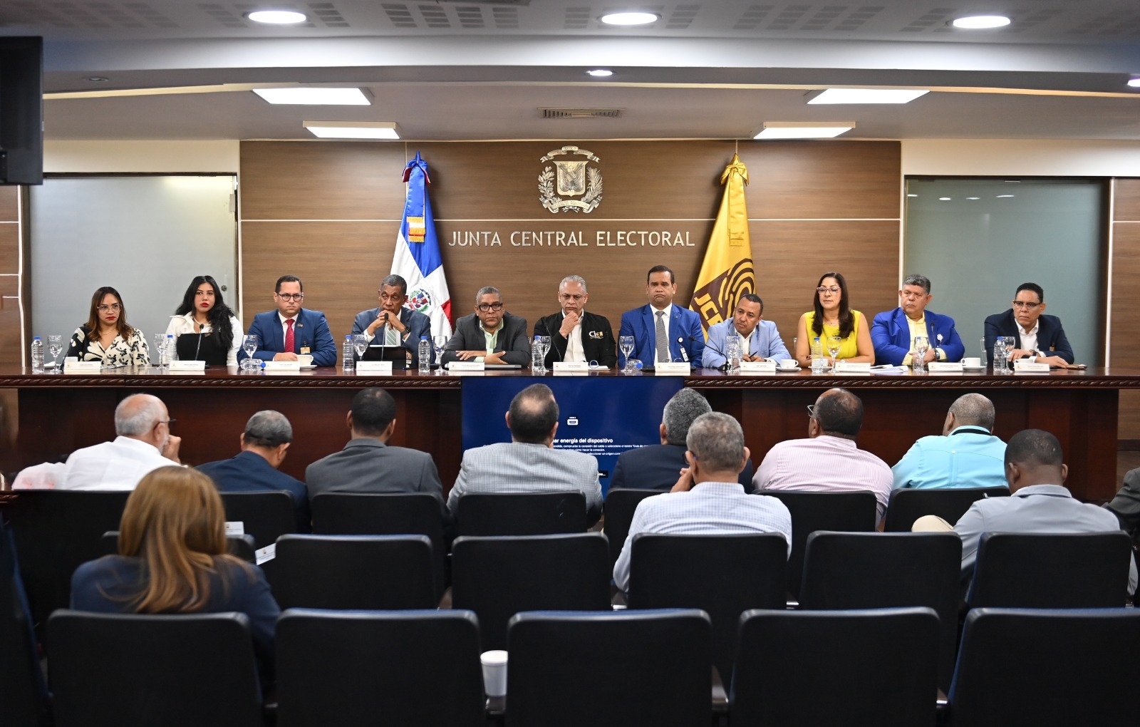 JCE analiza avances de cedulación con partidos políticos