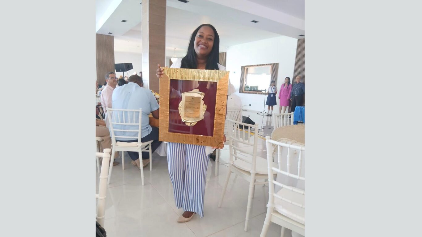 Distrito Educativo 14-04 celebra y felicita a técnico