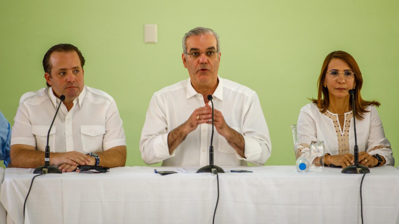 Abinader anuncia 112 apartamentos en Villa Montellano