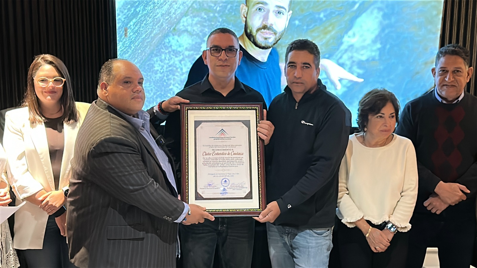 Asociación Dominicana Prensa Turística (ADOMPRETUR) reconoce 20 aniversario Clúster Ecoturístico de Constanza
