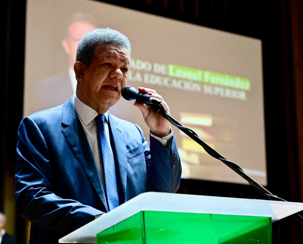 Leonel Fernández cuestiona posible fusión del MESCyT