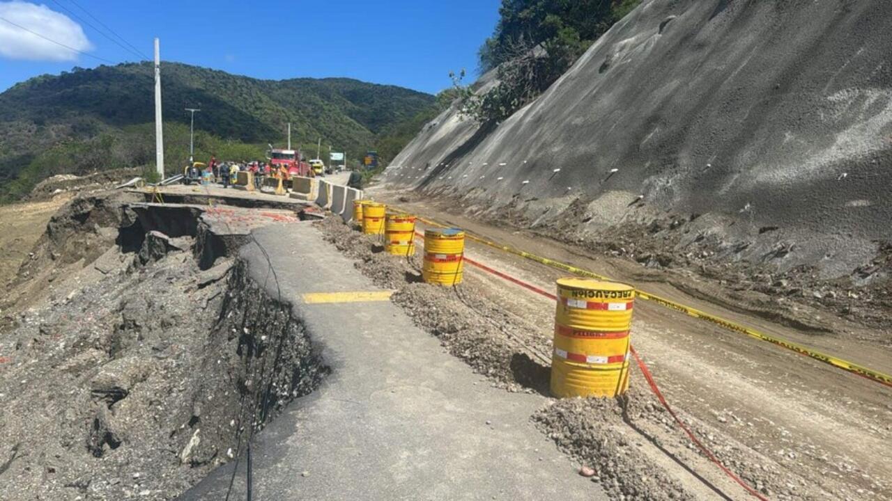 Avanzan trabajos de reparación en carretera