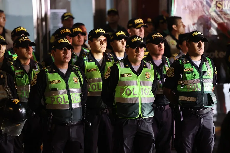 Perú despliega a 61.000 policías y 45.000 militares