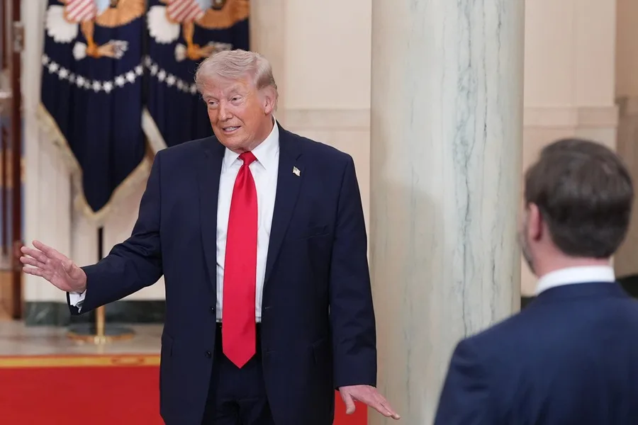 Trump ordena el pago a 35.000 empleados afectados