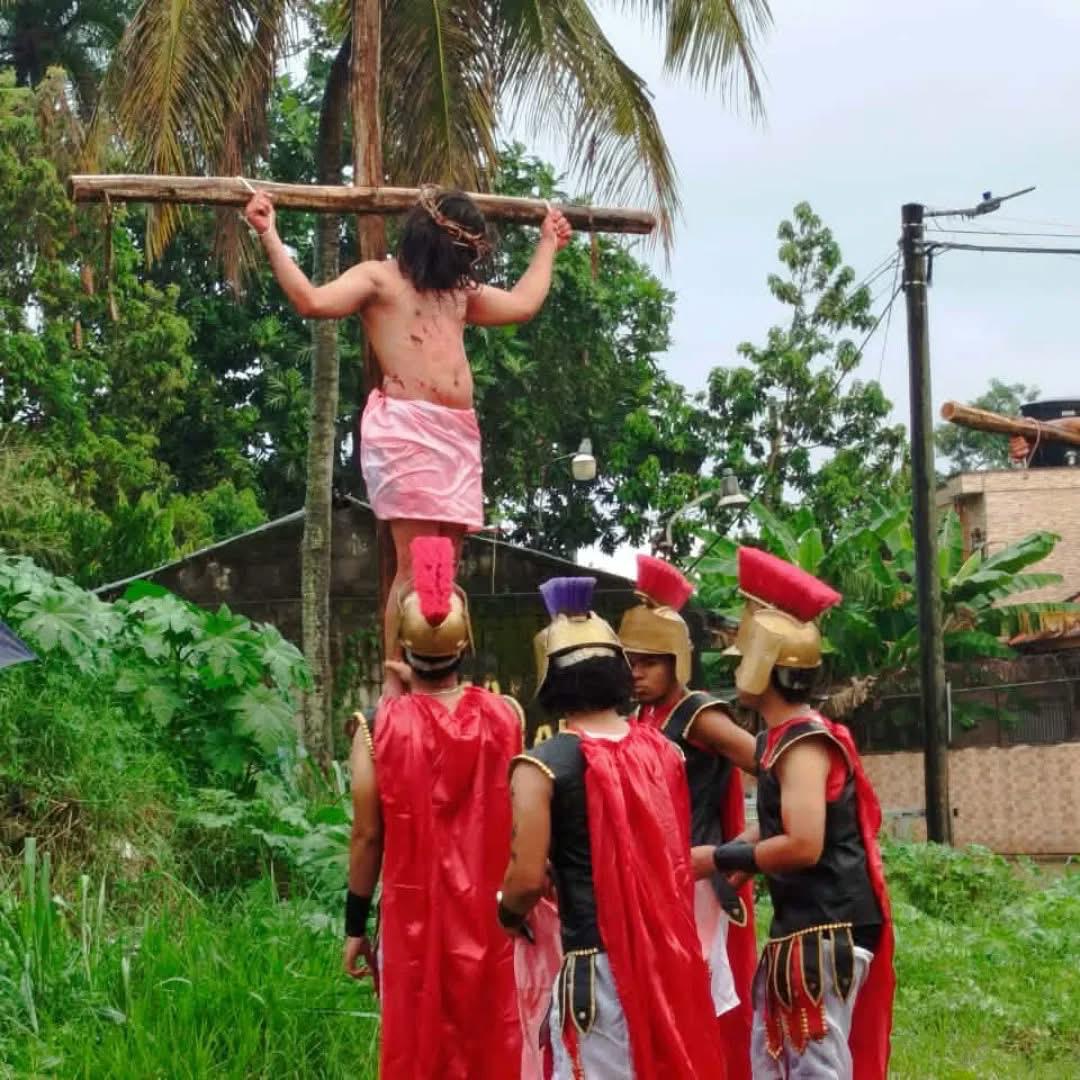 Conmovedora dramatización de la Pasión de Cristo impacta