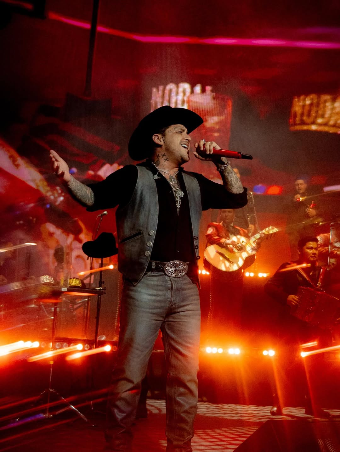 Christian Nodal llenó “El Cora” de miles en Altos de Chavón