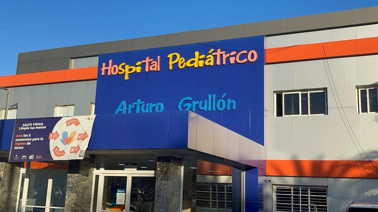 Madre e hija de 12 años permanecen en estado delicado