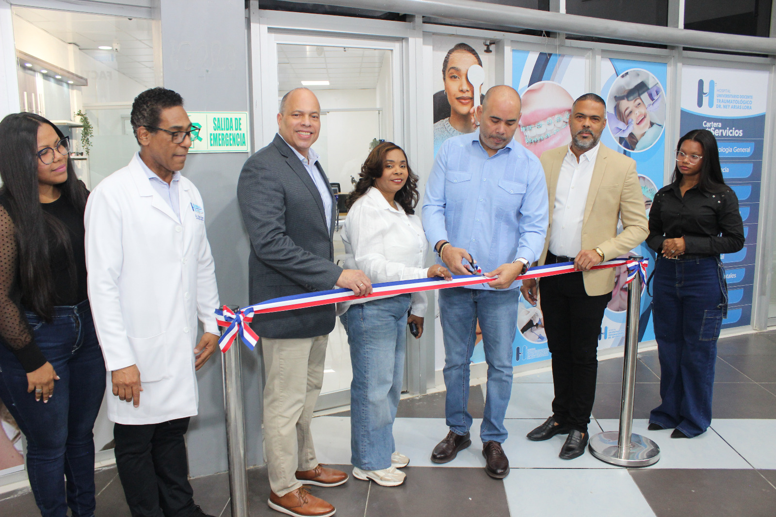 Ney Arias Lora inaugura moderna área de Oftalmología