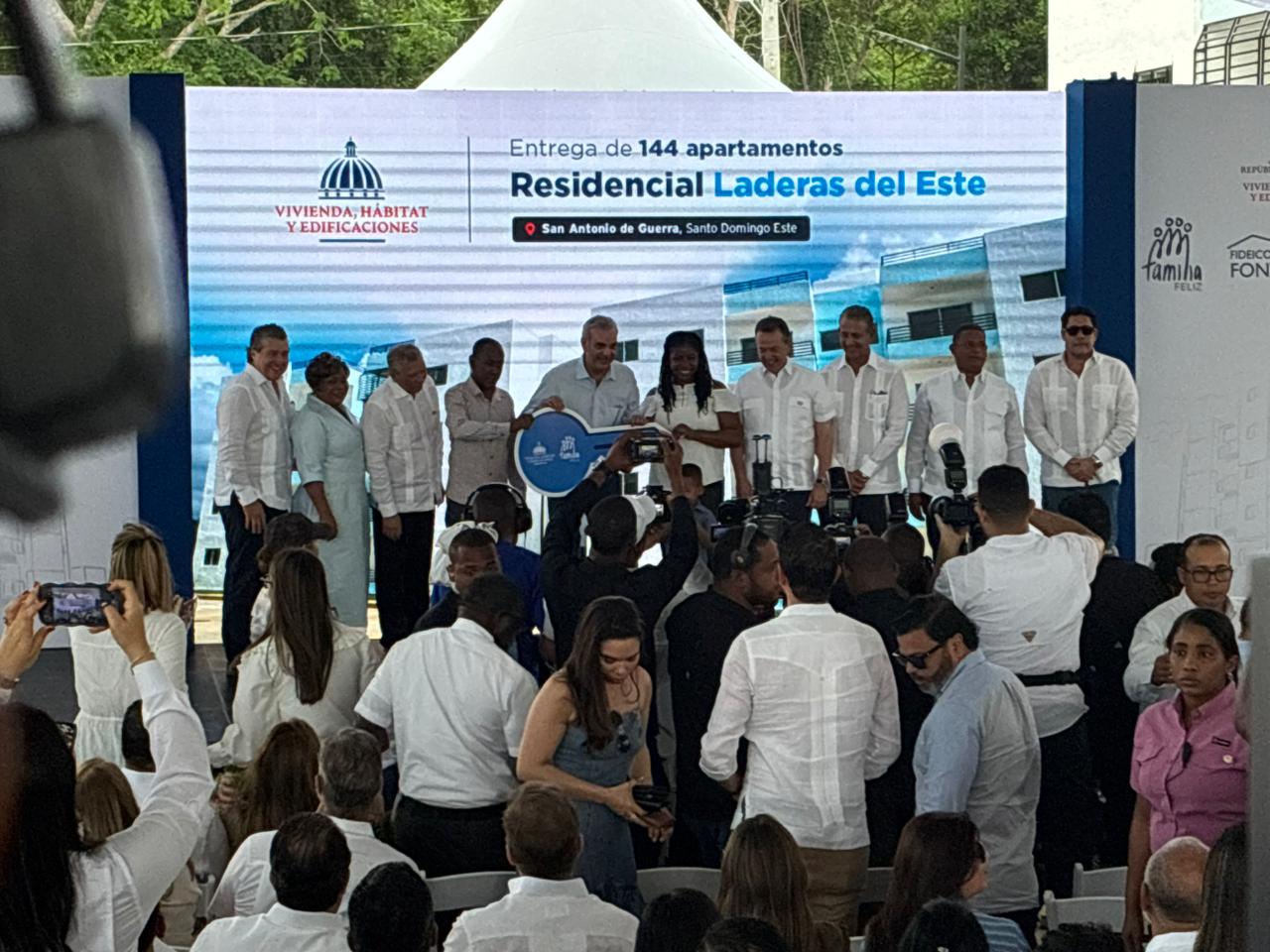 Gobierno entrega 144 apartamentos en Laderas del Este - LosMocanos.com