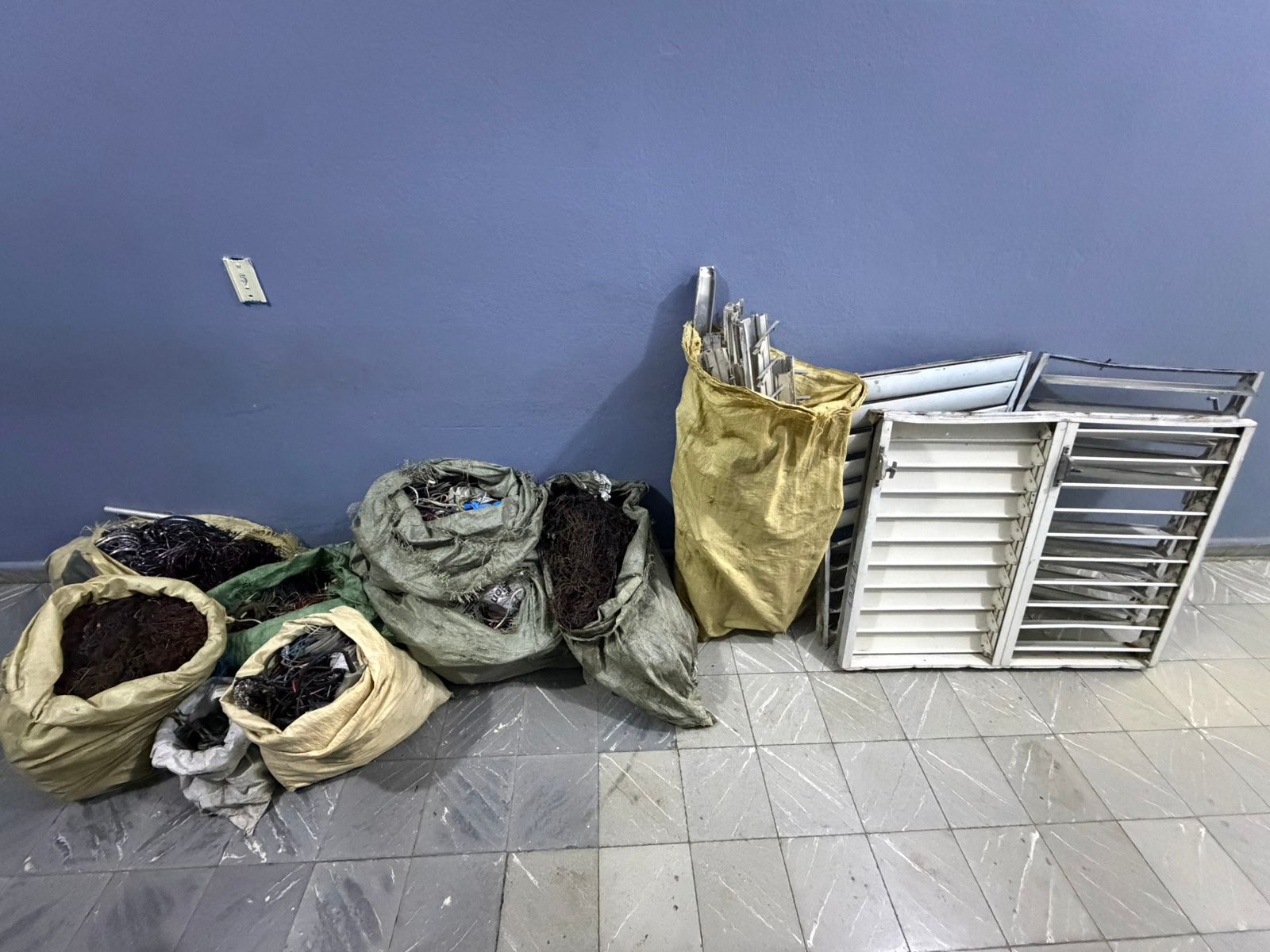 Arrestan dos hombres tras allanamiento a metalera