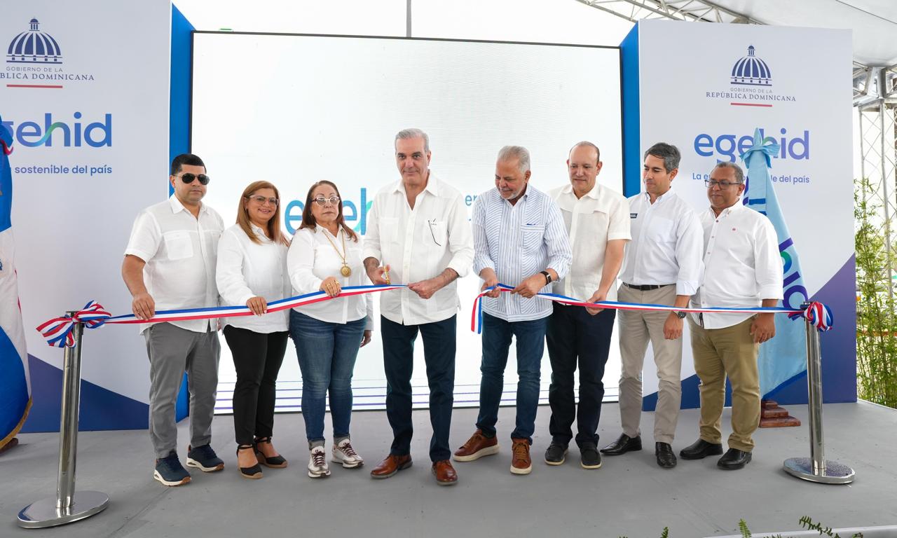 Abinader inaugura carretera en la sierra de Santiago