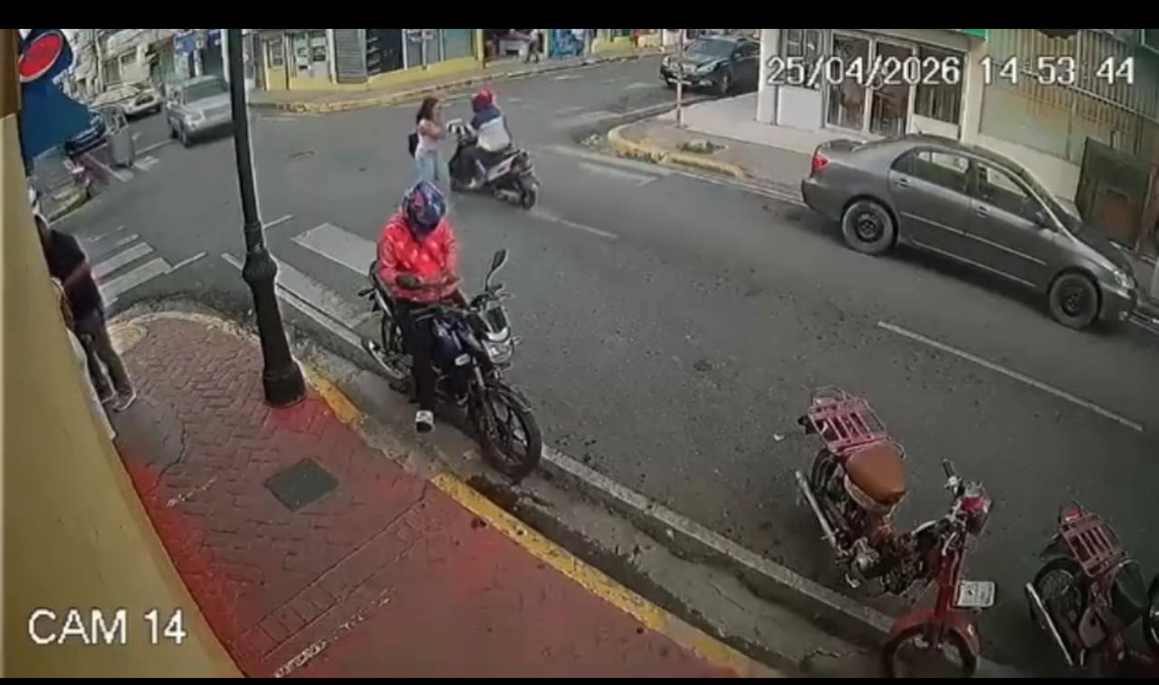 Hombre en pasola arrebata cadena a mujer a plena luz del día