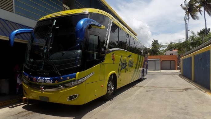 Accidente entre camión y autobús deja varios heridos