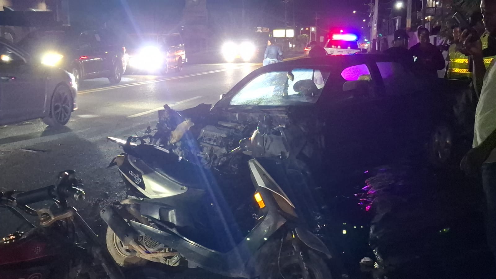 Accidente entre carro y guagua involucra a integrantes de un grupo de gagá en Villa Hermosa